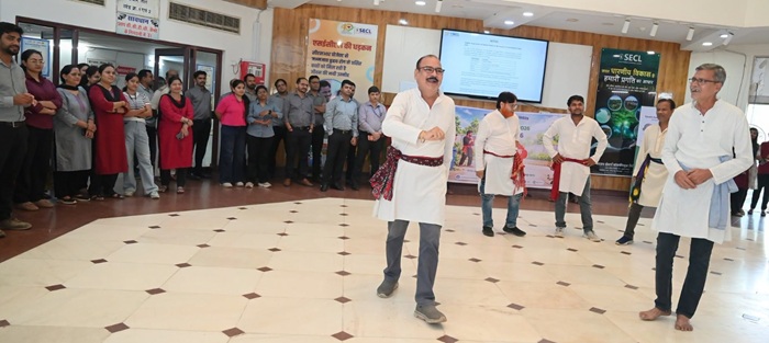 Street play at SECL Headquarters spreads message of cleanliness